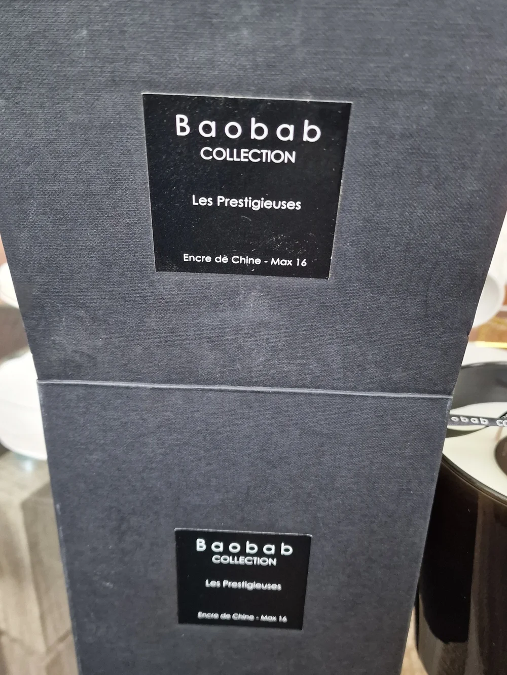 Baobab  . Les Prestigieuses SCENTED CANDLE LES PRESTIGIEUSES ENCRE. MAX 16